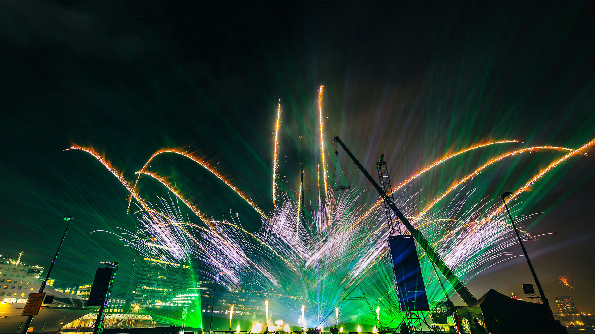 NYE Amsterdam UNITE 2017- kruizen - New Years Eve Amsterdam kopie